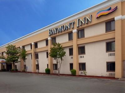 Отель Baymont By Wyndham Memphis East Экстерьер фото