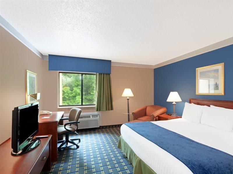 Отель Baymont By Wyndham Memphis East Экстерьер фото