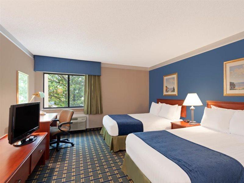 Отель Baymont By Wyndham Memphis East Экстерьер фото