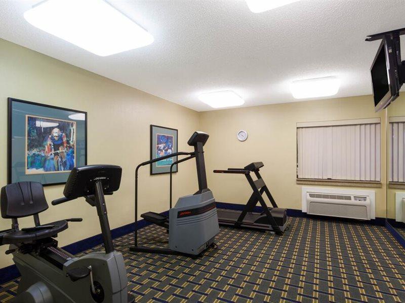 Отель Baymont By Wyndham Memphis East Экстерьер фото