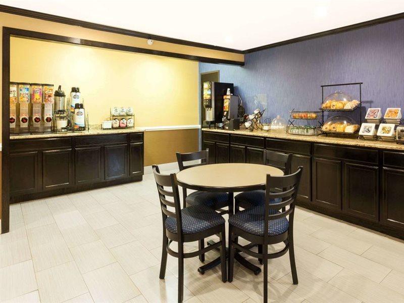 Отель Baymont By Wyndham Memphis East Экстерьер фото