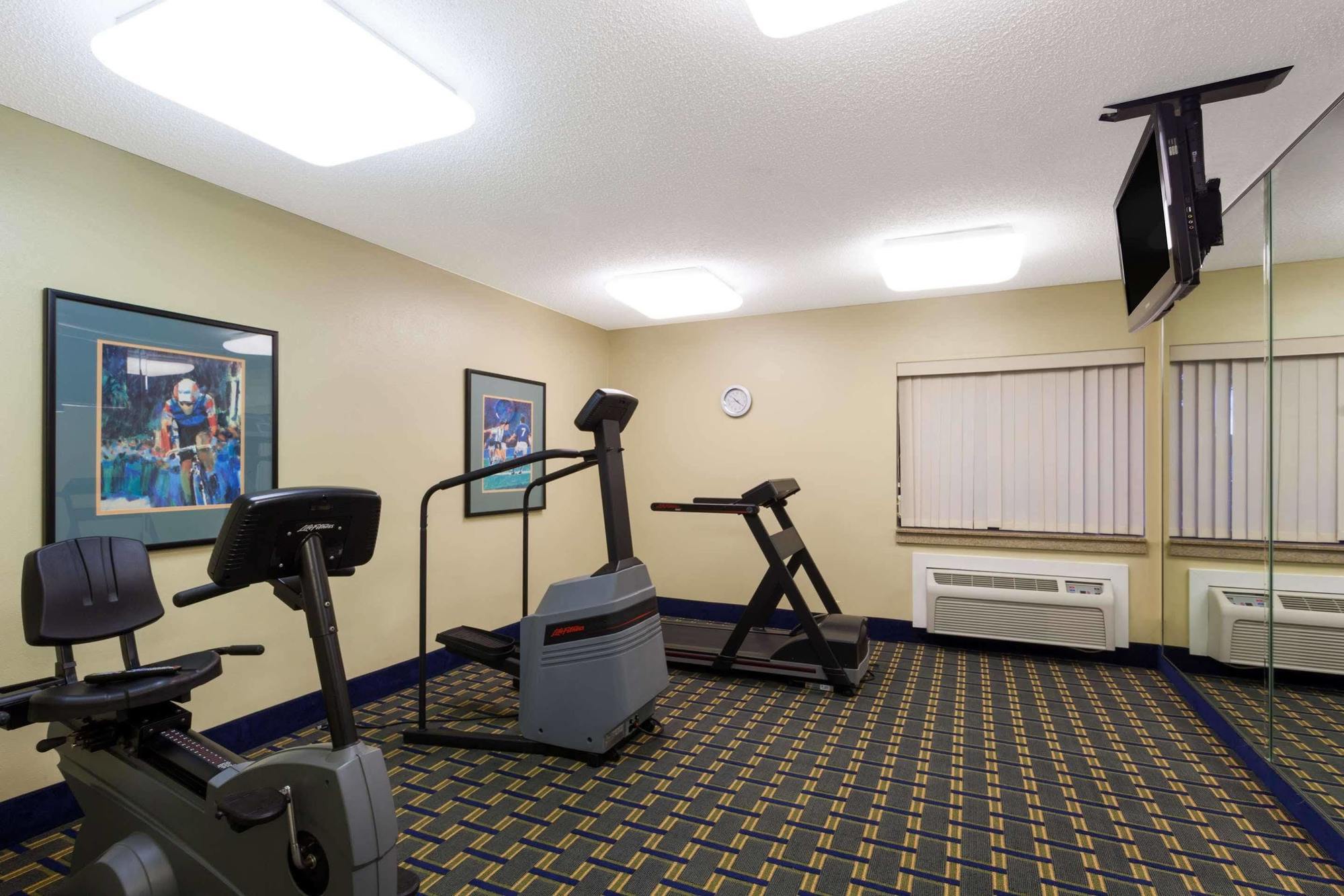 Отель Baymont By Wyndham Memphis East Экстерьер фото